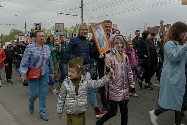 В «Бессмертном полку» прошли десятки тысяч оренбуржцев